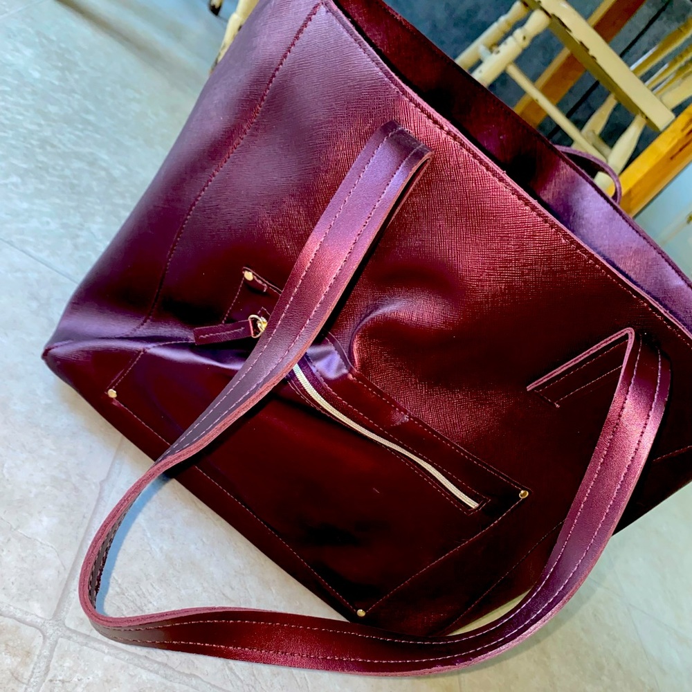 ✨Maroon tote bag with front zipper pocket